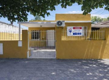 Casa · 70m² · 4 Ambientes · 1 Cochera · Venta Casa Villa de Mayo, 300 m², Financia