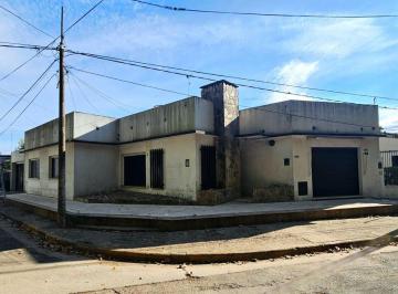Casa · 106m² · 4 Ambientes · 2 Cocheras · Venta Casa 2 Dorm + Comercio Gral Rojo Ap. Credito