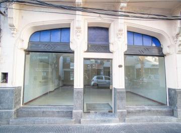 Local comercial · 206m² · Local Comercial en Pleno Centro de La Ciudad!