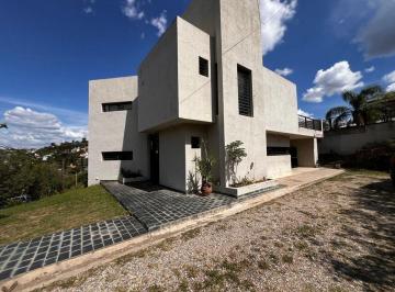 Casa · 185m² · 5 Ambientes · 2 Cocheras · Casa 3 Dorm. en Villa del Lago. Carlos Paz