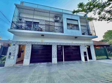 Casa · 230m² · 5 Ambientes · 2 Cocheras · Casa 5 Amb en PH + Depto Independiente en Venta