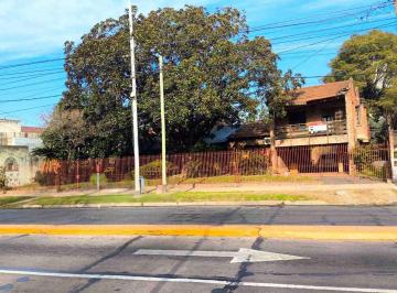 Casa · 337m² · 6 Ambientes · 2 Cocheras · Casa en Venta en Wilde con Jardin