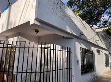 Casa · 59m² · 3 Ambientes · Venta Casa a Reciclar España y Hospitales