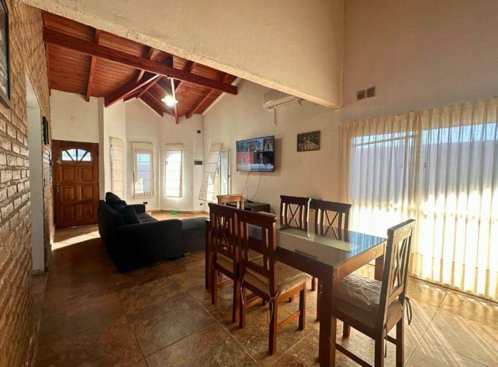 Casa · 90m² · 5 Ambientes · 1 Cochera