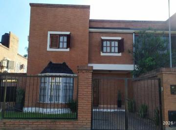 Casa · 122m² · 5 Ambientes · 1 Cochera · Venta Casa Duplex 2 Plantas - Alt. m de Luna Al 4000