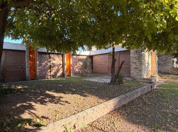 Casa · 160m² · 7 Ambientes · 1 Cochera · Casa con Doble Lote en Venta