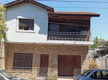 Casa · 136m² · 3 Ambientes · 1 Cochera · Venta Chalet de Categoria en Villa Ballester