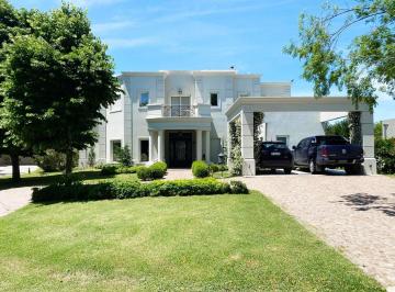 Casa · 350m² · 6 Ambientes · 2 Cocheras · Venta Casa Club de Campo El Nacional