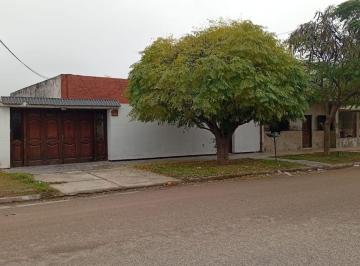 Casa · 160m² · 4 Ambientes · 1 Cochera · Venta de Casa, Ciudad de La Banda