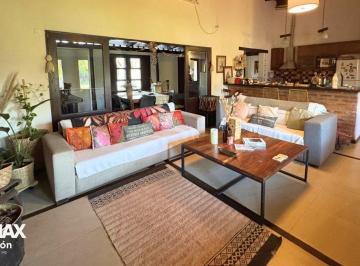 Casa · 350m² · 7 Ambientes · Casa en Venta - 4 Habitaciones - Monte Alto