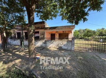 Casa · 130m² · 3 Ambientes · 2 Cocheras · Casa a Reciclar a La Venta en Villa Libertad.