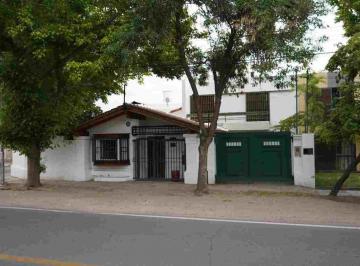 Casa · 212m² · 8 Ambientes · 3 Cocheras · Casa Esquina en Venta en San Martín