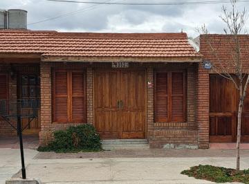 Casa · 145m² · 7 Ambientes · Remax Vende Casa Barrio San Eduardo