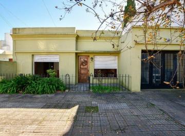 Casa · 107m² · 3 Ambientes · 1 Cochera · Casa en Venta La Plata 2 Dorm.