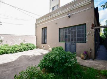 Casa · 90m² · 4 Ambientes · 1 Cochera · Casa en Venta La Plata a Reciclar 3 Dorm.