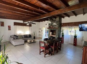 Casa · 128m² · 4 Ambientes · 1 Cochera · Casa en Venta La Plata Posible Apto Credito