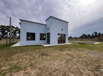 Casa · 60m² · 2 Ambientes · 3 Cocheras · Casa en Venta La Plata Barrio La Nativa