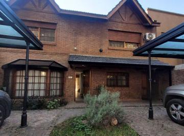 Casa · 290m² · 5 Ambientes · 2 Cocheras · Casa en Venta Don Torcuato - 5 Amb + Quincho 4 Amb