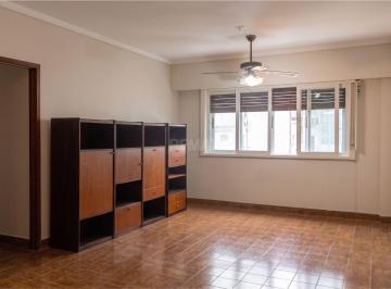 Departamento · 46m² · 2 Ambientes · Venta Depto 2 Amb. Amplios Congreso Exc. Ubicacion