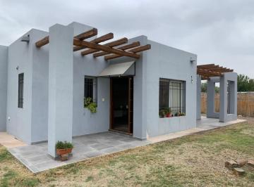 Casa · 120m² · 5 Ambientes · 2 Cocheras · Hermosa Casa a La Venta en Guaymallen