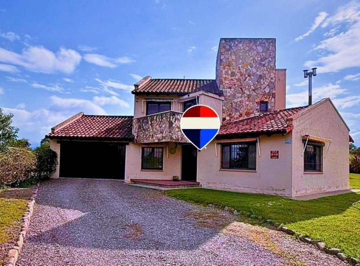 Casa · 322m² · 6 Ambientes · 1 Cochera