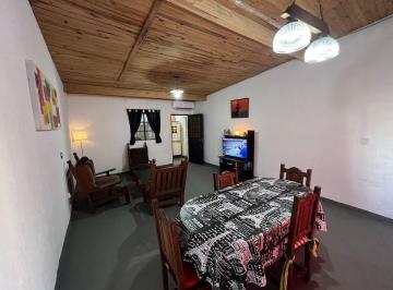 Casa · 108m² · 3 Ambientes · 2 Cocheras · Casa 2 Dorm. Venta Los Hornos Jardín Cochera
