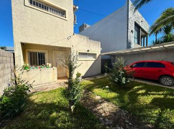 Casa · 109m² · 4 Ambientes · 1 Cochera · Casa en Venta 3 Dorm. con Jardin y Cochera