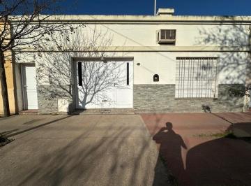 Casa · 116m² · 7 Ambientes · 1 Cochera · Venta Casa 3 Dorm. Barrio Sarmiento