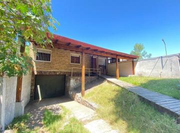 Casa · 200m² · 4 Ambientes · 5 Cocheras · Venta Casa 2 Dorm. Gran Garaje. La Teja