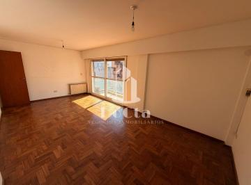 Departamento de 4 ambientes, Córdoba · Independencia Esq Peredo - Amplio - 2 Dorm