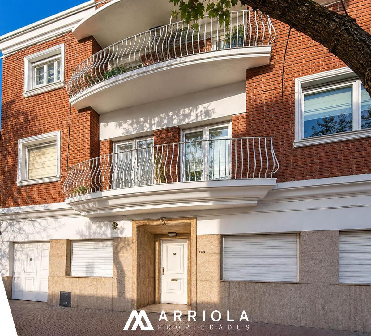 Departamento de 4 ambientes con garage y dos patios
