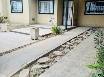 Casa · 120m² · 3 Ambientes · 2 Cocheras · Casa en Venta Barrio Privado Guaymallen