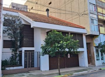Casa · 300m² · 7 Ambientes · 2 Cocheras · Casa en Concordia