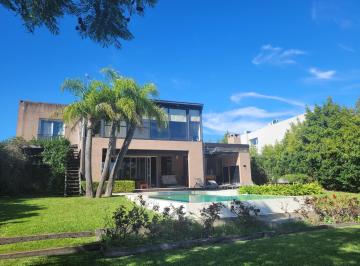 Casa · 400m² · 5 Ambientes · 4 Cocheras · Casa en Alquiler Amoblada en Albanueva, Tigre