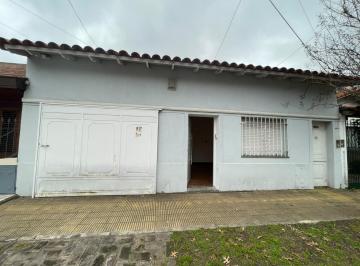 Casa · 80m² · 3 Ambientes · 1 Cochera · Casa 3 Amb con Fondo - Ramos Mejia