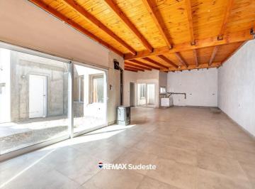 Casa · 100m² · 3 Ambientes · 1 Cochera · Amplia Casa a Estrenar con Pileta