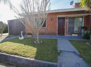 Casa · 60m² · 2 Ambientes · 3 Cocheras · Oportunidad Vendo Casa 2 Dorm. Garaje Pando