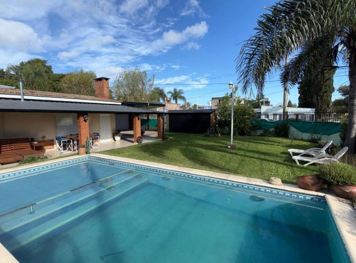 Casa · 140m² · 4 Ambientes · 2 Cocheras