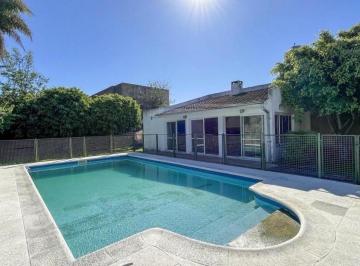 Casa · 160m² · 4 Ambientes · 1 Cochera · Casa en Venta 5 Amb con Pileta en Carapachay