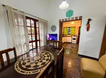 Casa · 52m² · 4 Ambientes · 1 Cochera · Casa en PH en Venta, 2 Dorm., Cochera. Barrio Las Malvinas