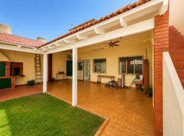 Casa · 161m² · 5 Ambientes · 1 Cochera · Venta Casa 5 Ambientes Patio, Cochera y Terraza