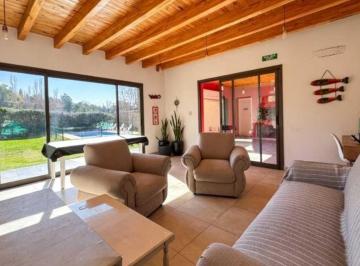 Casa · 300m² · 5 Dormitorios · 3 Cocheras · Venta · Casa Familiar ·5 Dormitorio · A. Brown Vistalba · Lujan