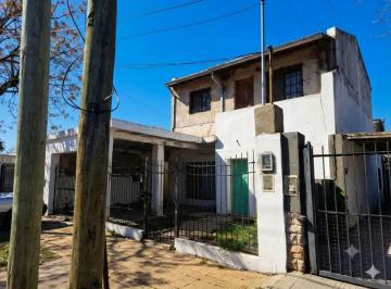 Casa · 140m² · 7 Ambientes · 1 Cochera · Venta Casa 2 Pisos Apta Credito Padua 5 Cdras Sur