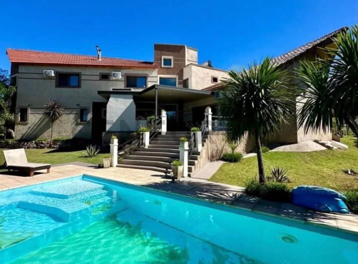 Casa · 510m² · 5 Ambientes · 2 Cocheras