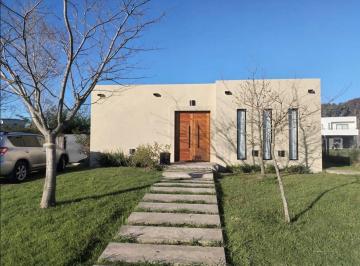 Quinta vacacional · 100m² · 4 Ambientes · 2 Cocheras · Casa Quinta en Venta en San Ramón, Pilar del Este, Pilar