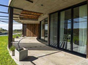 Casa · 165m² · 4 Ambientes · 5 Cocheras · Venta Casa Moderna 4 Amb, 1 Ha, Barrio Cerrado de Chacras La Macarena. Exaltación de La Cruz.
