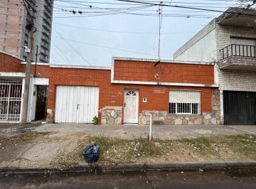 Casa de 3 ambientes, San Lorenzo · Casa Centrica Dos Habitaciones y Cochera