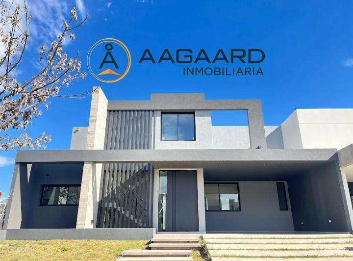 Casa · 265m² · 4 Ambientes · 2 Cocheras
