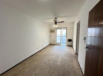 Departamento · 55m² · 3 Ambientes · Semipiso Frente. Balcón. 2° por Escalera. Buen Estado General