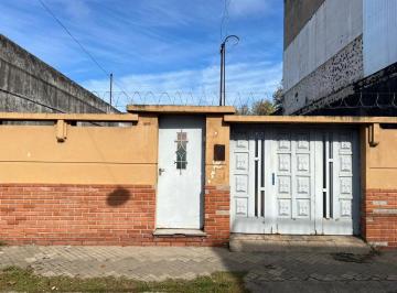 Casa · 159m² · 3 Ambientes · 2 Cocheras · Venta Casa Al Frente de Dos Dorm Patio Bella Vista